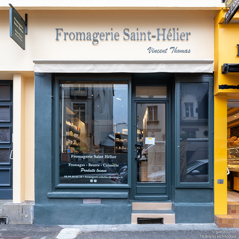 Rénovation de la façade de la fromagerie.