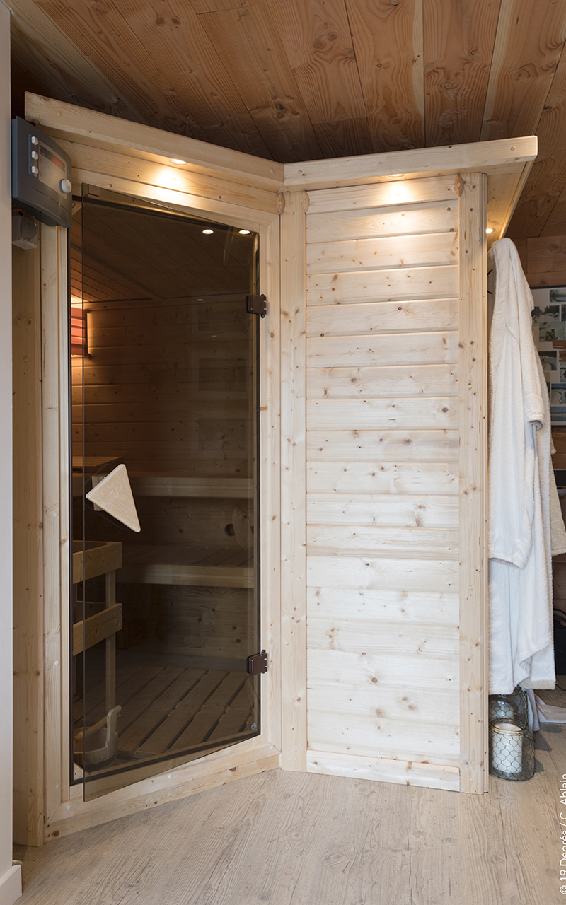 Espace sauna en bois.